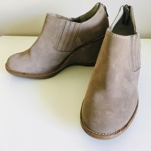 Hush Puppies soft heel bootie